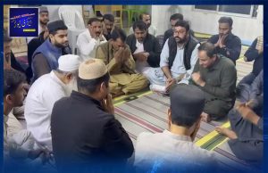 میئرکراچی مرتضٰی وہاب بچےابراہیم کےگھر جاکر بچےکےاہلخانہ سےدلی دکھ اور افسوس کا اظہارکیا۔