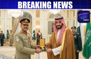 Saudi Arabia has awarded the King Abdulaziz Medal of Excellent Class to Pakistan’s Chief of Defe_nce Forces and Ar_my Chief, Field Marshal Asim Munir, in recognition of his efforts to strengthen Pakistan–Saudi relations.