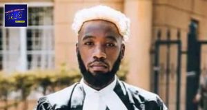 کینیا کے ایک شخص نے جعلی وکیل بن کر حیرت انگیز طور پر 26 عدالتی مقدمات جیت لیے۔ جب حکام نے اسے پکڑ لیا، تو اس نے عدالت میں اپنی نمائندگی خود کی اور ایک بار پھر جیت گیا، جس سے ثابت ہوتا ہے کہ حقیقت افسانے سے بھی زیادہ عجیب ہو سکتی ہے۔